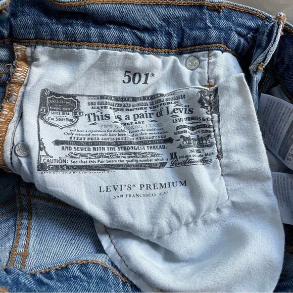 Levi’s 501 Raw Hem Buttonfly Denim Shorts, Size 27 - Picture 5 of 9